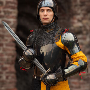 Panzerhandschuhe für Nachstellung aus Federstahl