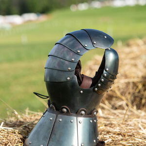 Panzerhandschuhe für Nachstellung aus Federstahl