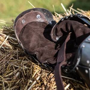 Panzerhandschuhe für Nachstellung aus Federstahl