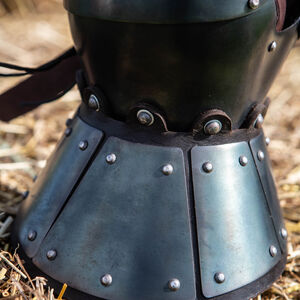 Panzerhandschuhe für Nachstellung aus Federstahl