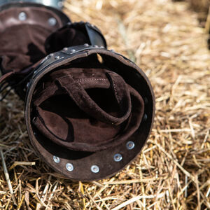 Panzerhandschuhe für Nachstellung aus Federstahl