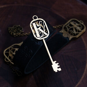 Sale: Anpassbarer Schlüssel aus Messing „Schlüssel und Symbole“ | Buchstabe - „C“