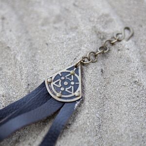 Sale: Fantasy Collier „Tochter des Alchimisten“ aus Leder und Messing | Braunes Leder