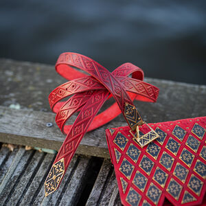 Sale: Geprägter Ledergürtel mit geätztem Messing „Rhombus“, 15. Jhdt