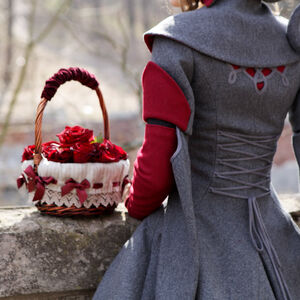 Sale: Märchenhafter Wollmantel „Gebrüder Grimm“ | Graue Wolle | Schwarze Akzente