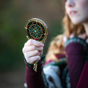 Sale: Messingspiegel „Schlüsselhalterin“ | Emaillemuster | Messing hat eine Patina