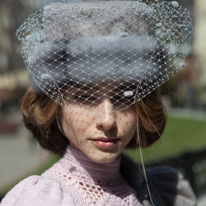 Sale Wollmütze mit einem Schleier „Grasiris“ | Helllila Wolle