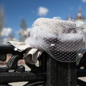 Sale Wollmütze mit einem Schleier „Grasiris“ | Helllila Wolle