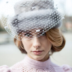 Sale Wollmütze mit einem Schleier „Grasiris“ | Helllila Wolle