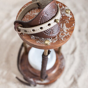 Scheibe-Armband aus Leder „Das Labyrinth“