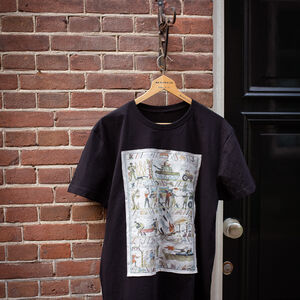 Schwarzes Baumwoll-T-Shirt „Gobelin des Krieges“