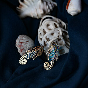 Seepferde Ohrringe aus Emaille und Messing „Meeresbewohner”