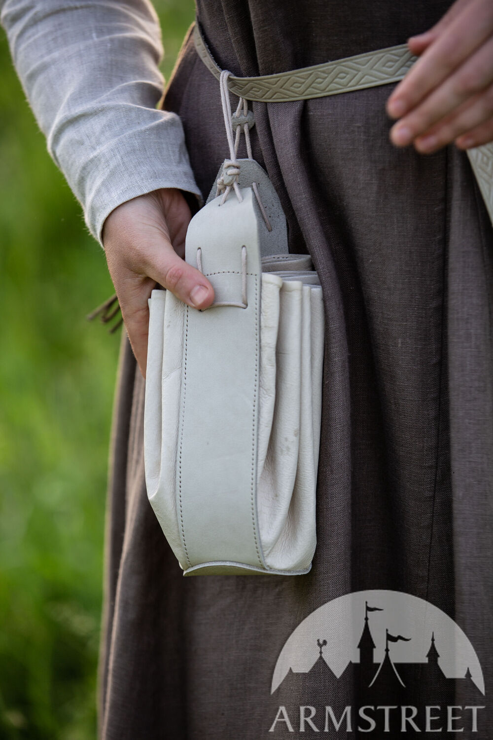 Runde Tasche aus weichem Leder “Mittelalter Familie”