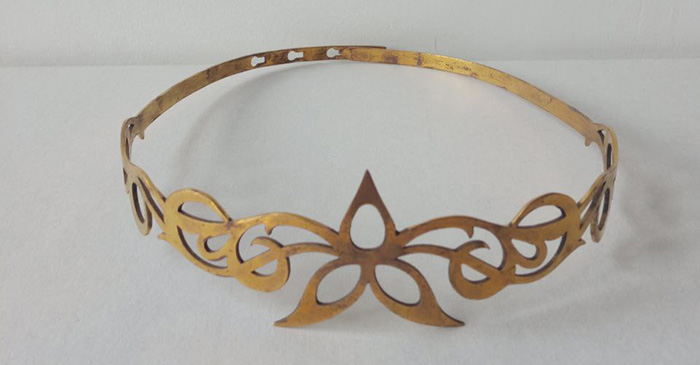 Sale: Mittelalter Messingkrone „Dreiblatt“